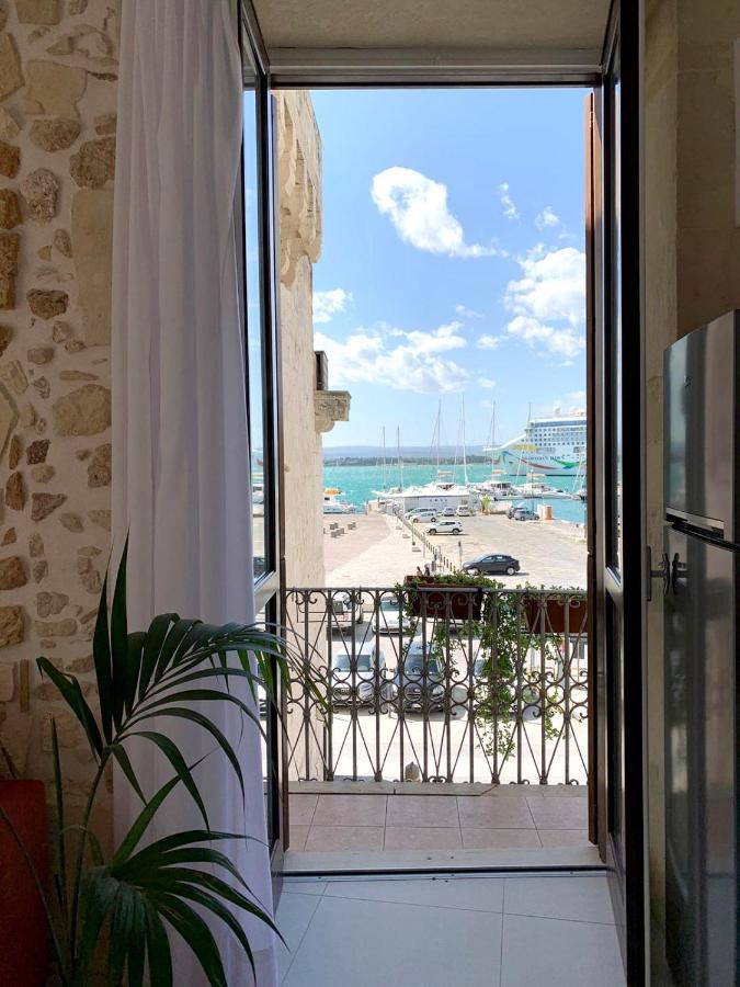 La Gorgone Ortigia Suites Syracuse Bagian luar foto